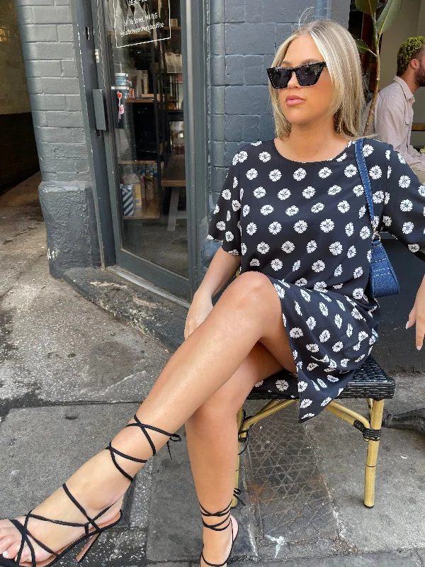 Mono-Daisy T-Shirt Mini-Dress Boxy Fit Fitted Loose